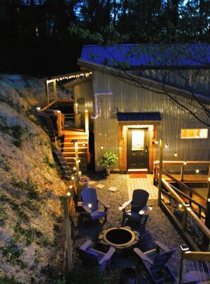 Relax by the fire pit and make mountain memories!