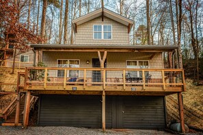 Tucked Hillside, but only two lights from town! A central mountain retreat.