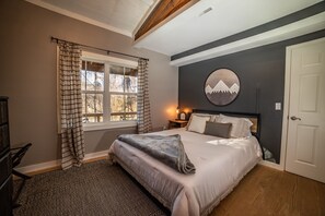 Large Downstairs queen bedroom with the in room loft with twin bed!