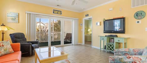 Ocean Keyes 1721 livingroom with private balcony