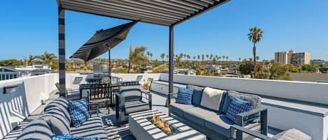 Rooftop deck with lounge & dining table