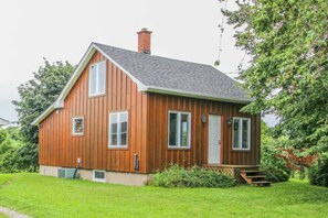 Pure tranquility in this private exclusive charming cedar cottage.