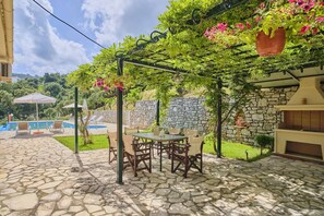 Villa Athina Kerasia Corfu-Outdoor Dining Area 