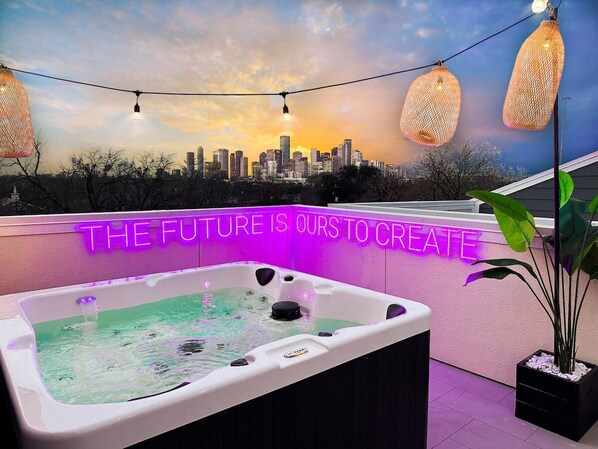 Enjoy our large hot tub from our rooftop terrace while taking in these breathtaking views of the Houston skyline.