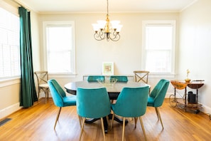 Dining room.