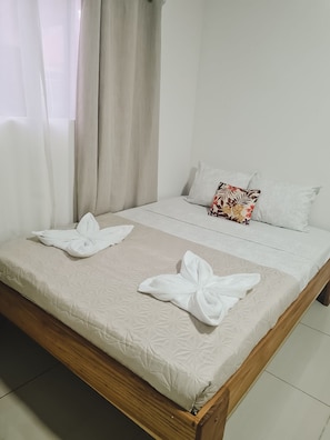 Main Room, double bed