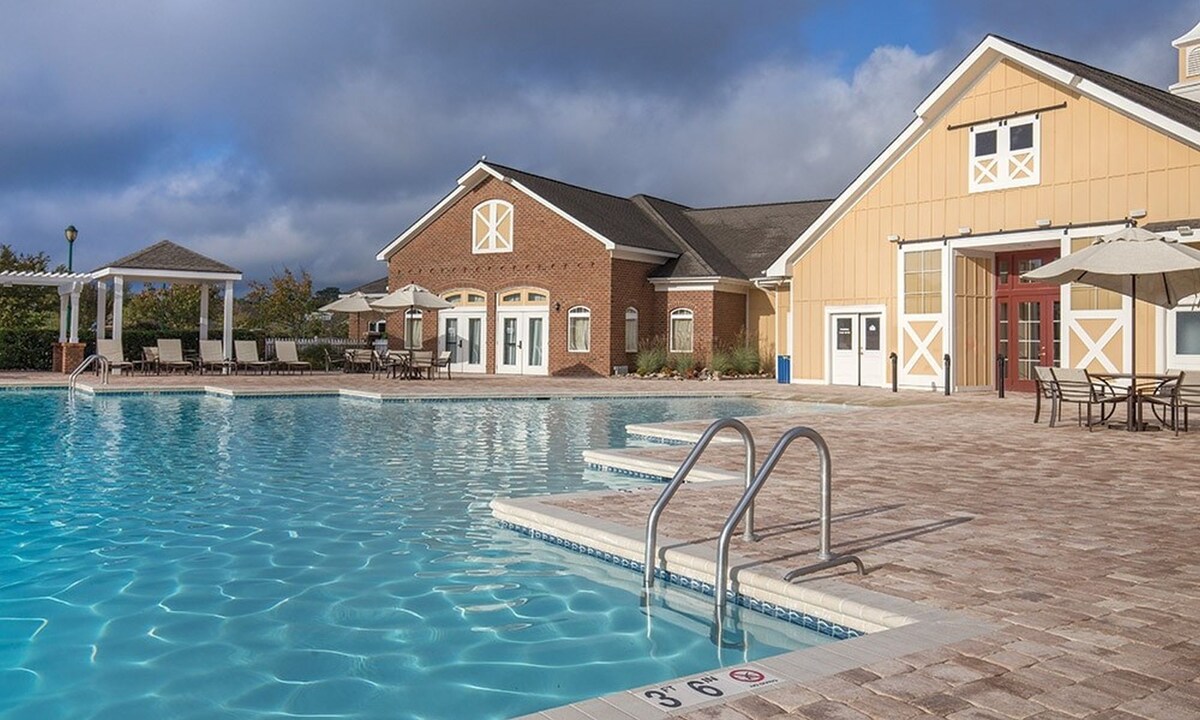 Spacious Governor’s Green 1 Bedroom Condo – Family Resort & Spa!