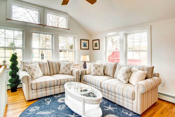 Hyannis Vacation Rental | 2BR | 2BA | 1,160 Sq Ft | 2 Steps to Access