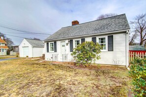 Exterior | Electric Heating | Half-Mi to Main Street