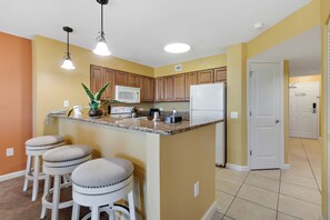 Kitchen & Bar Area