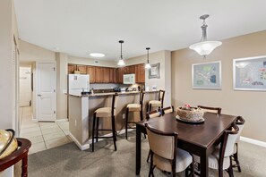 Dining & Bar Area