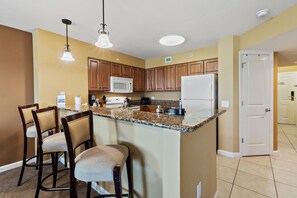 Kitchen & Bar