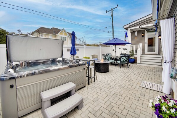 Norfolk Vacation Rental | 4BR | 3.5BA | Steps Required for Access | 2,583 Sq Ft