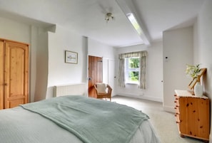 Mannacott Farm Bedroom 1 Alt View