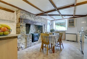 Mannacott Farm Kitchen View 2