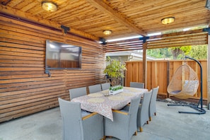 Covered Patio | Flat-Screen TV | Outdoor Dining | Charcoal Grill