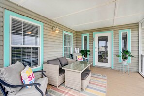 Screened Porch | Outdoor Dining Area | Outdoor Shower