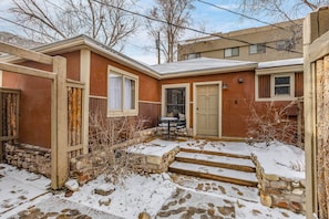 03 726 12 Blake Avenue003