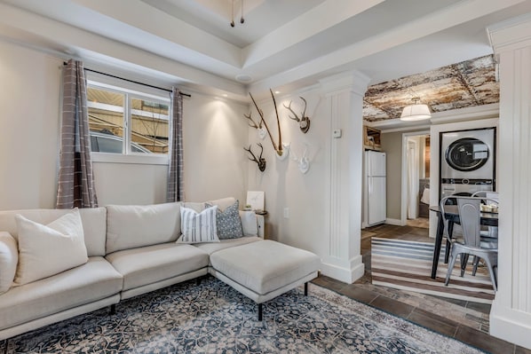 07 726 12 Blake Avenue007