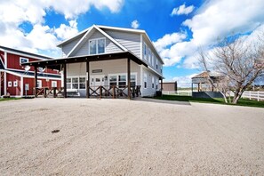 Cedar Farmhouse-Parking Area (South facing)