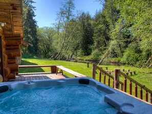 Outdoor spa tub