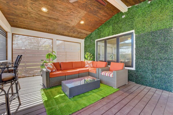 Charlotte Vacation Rental | 3BR | 2BA | Stairs Required for Access | 1,950 Sq Ft