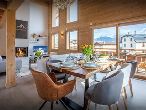 Dining /Lounge