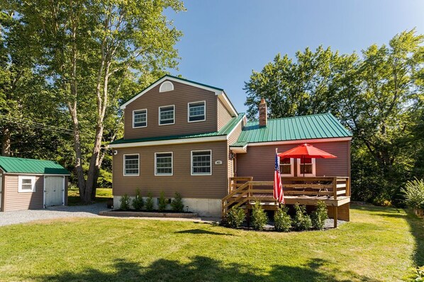 Old porch shown. New porch 2023.