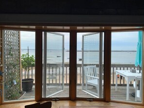 Bay windows facing the beautiful bay.