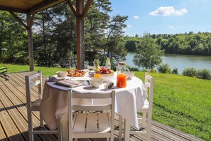 Enjoy your wine with the sunshine on your private balcony or terrace!