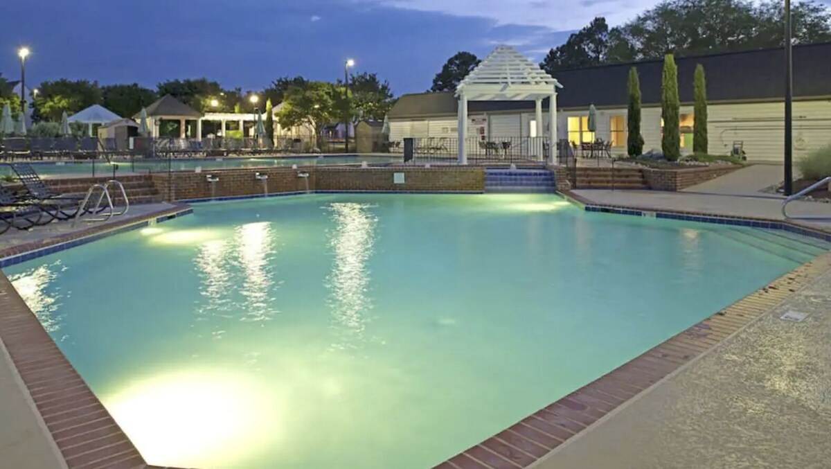 Cozy 2 Bedroom Upstairs Suite at the Historic Powhatan
