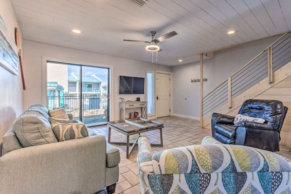 Destin Vacation Rental | 2BR | 2.5BA | 2 Stories | 1,296 Sq Ft