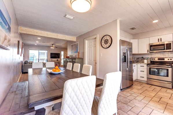 Dining Area | Dishware & Flatware Provided