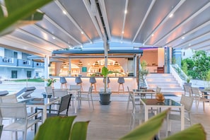 Poolbar