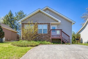 Pigeon Forge River Cabin - "Shimmering Waters" 