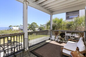 Bay Front Screened Deck
