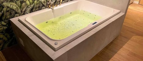 Bain à remous intérieur