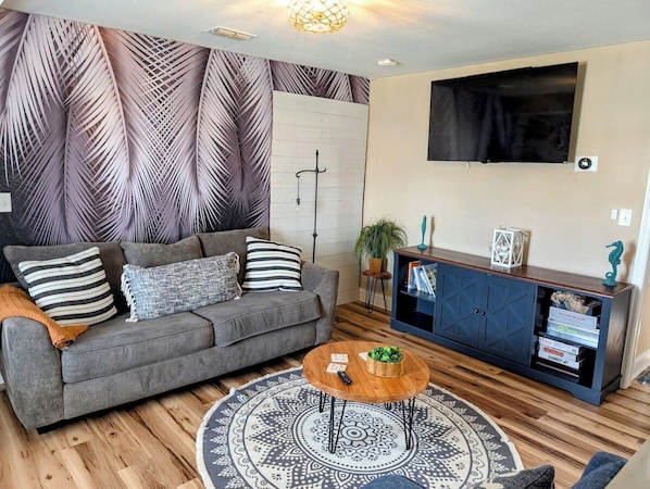 Living room with a queen size pullout couch.