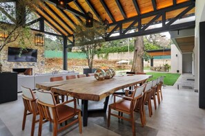 Outdoor dining