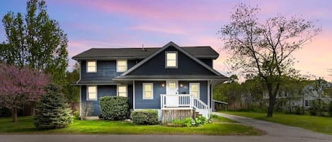 Welcome to your home away from home: the front view of our cozy house