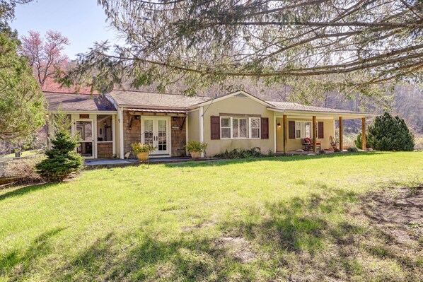 Franklin Vacation Rental | 5BR | 2BA | Stairs Required | 2,200 Sq Ft