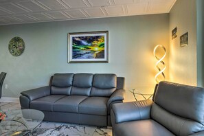 Living Room | Central A/C | Smart TV