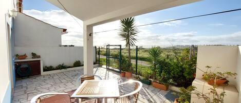 Jardim com vista campo e mar