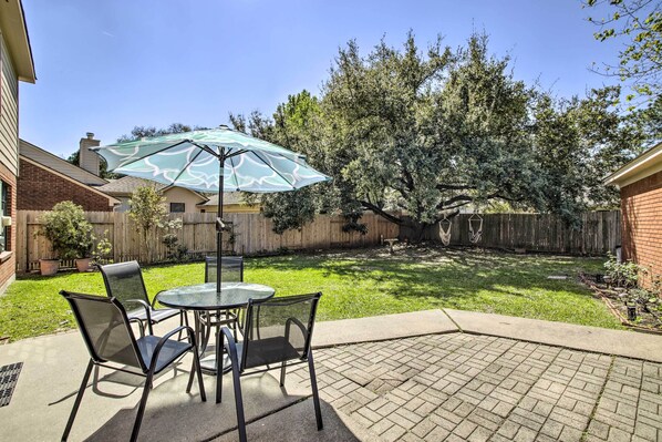 Houston Vacation Rental | 3BR | 2.5BA | Stairs Required | 2,600 Sq Ft