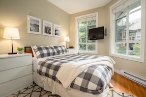 Master Bedroom w/ queen bed and smart TV