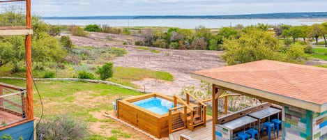 You will enjoy cooling off from the summer heat while enjoying expansive lake views from the plunge pool off the cabana kitchen!