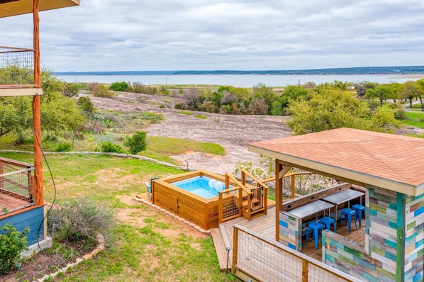 You will enjoy cooling off from the summer heat while enjoying expansive lake views from the plunge pool off the cabana kitchen!