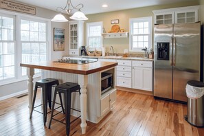 Large, Open Kitchen-Perfect For Entertaining