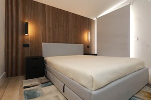 Master bedroom (1)