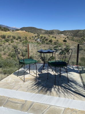 The "Look Out" A lovely spot for a morning coffee, a sundowner or star-gazing